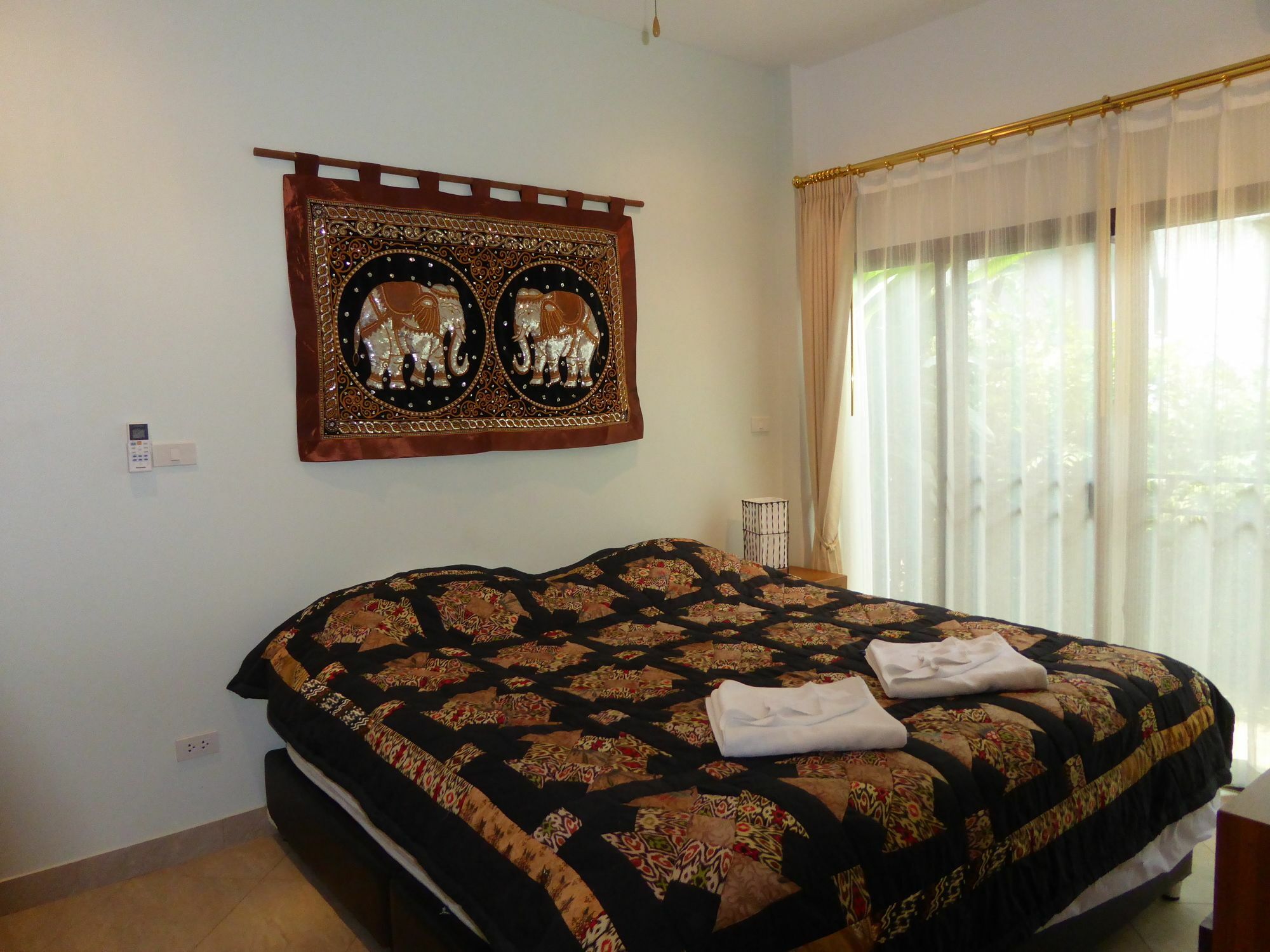 Tropicana Beach Villa At Vip Resort Ban Phe Exteriör bild
