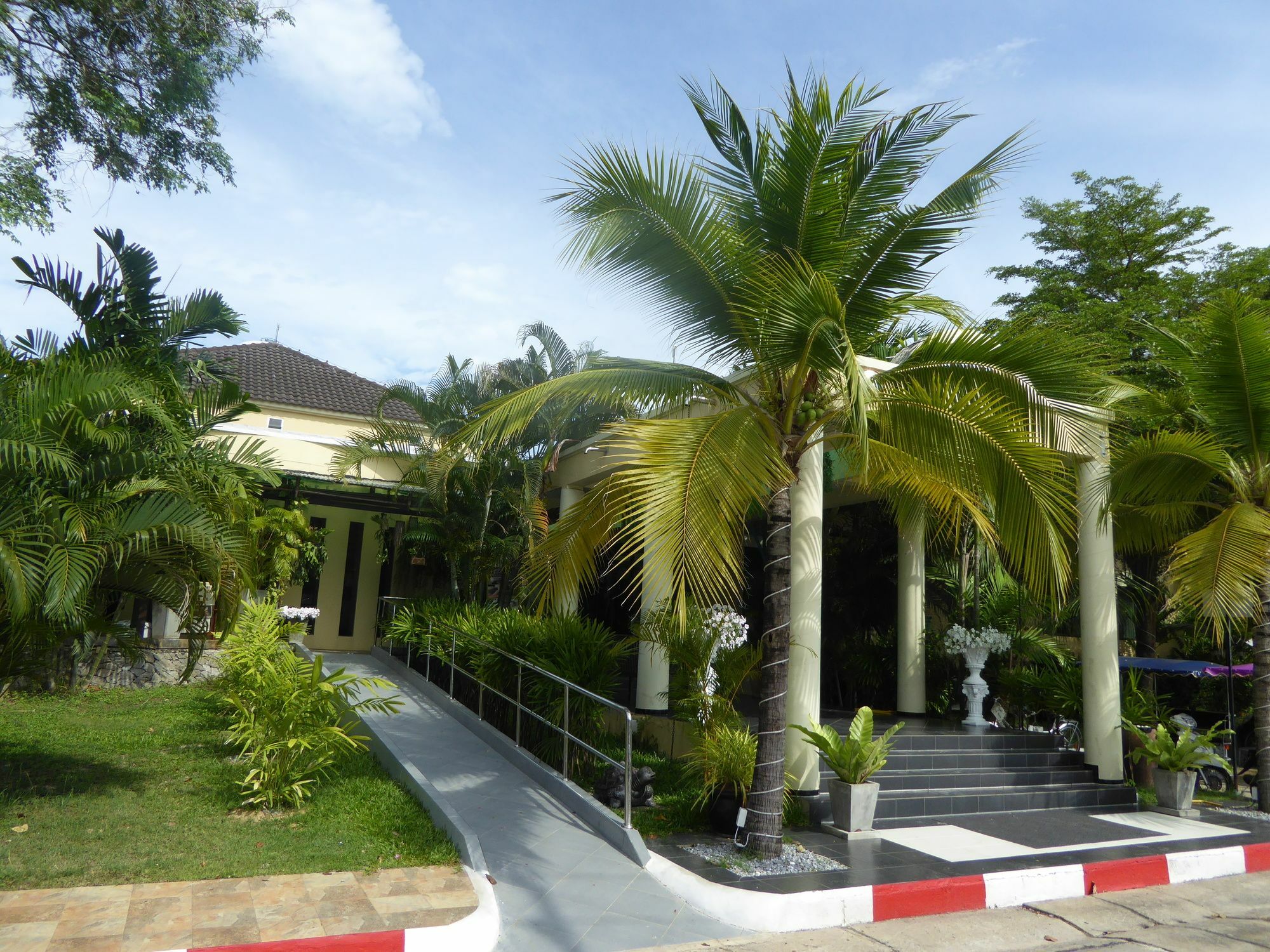 Tropicana Beach Villa At Vip Resort Ban Phe Exteriör bild